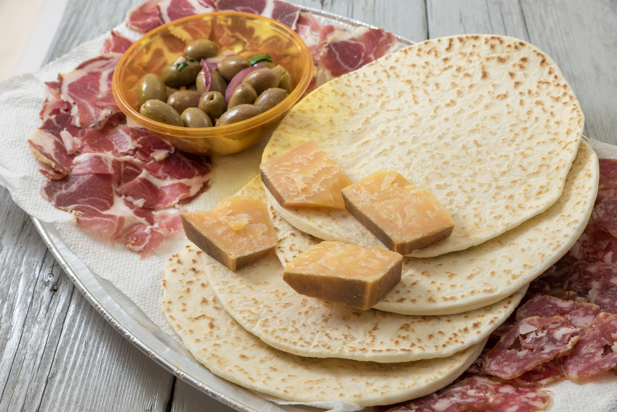 Romagna piadina with salami, cheeses and olives